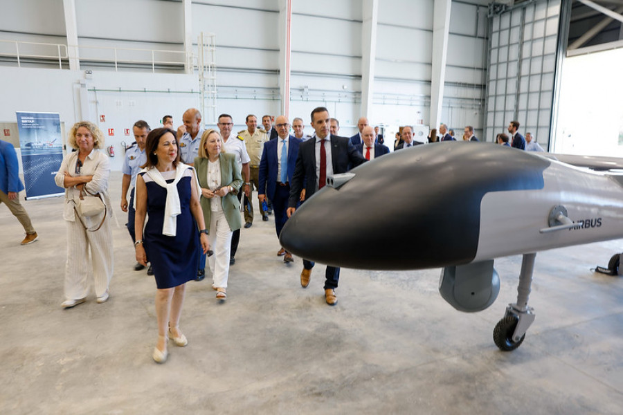 visita de la ministra de defensa a las instalaciones del ceus. firma: mde